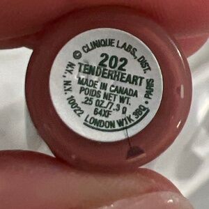 Clinique lipgloss tender-heart 202
